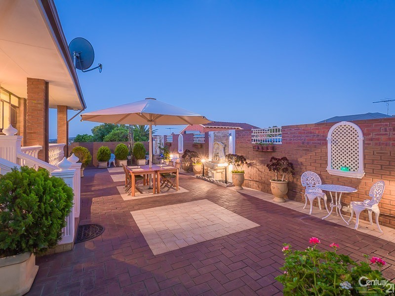 16 Opal Way, Mount Richon WA 6112