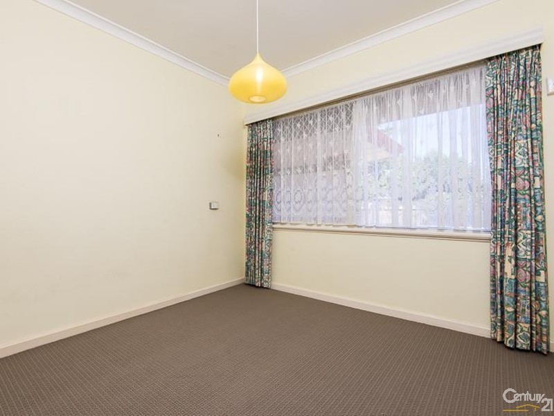 72 Armstrong Road, Wilson WA 6107