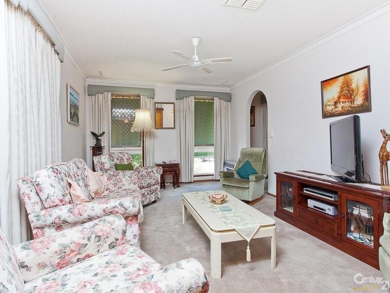 61 Glyndebourne Avenue, Thornlie WA 6108