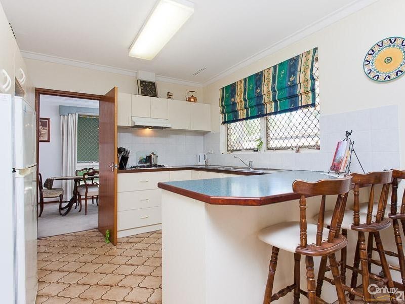 61 Glyndebourne Avenue, Thornlie WA 6108