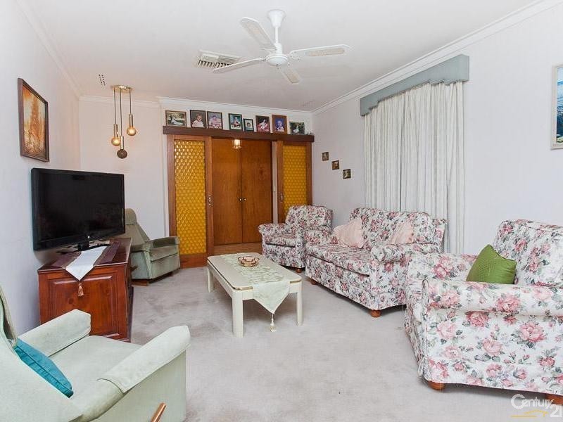 61 Glyndebourne Avenue, Thornlie WA 6108