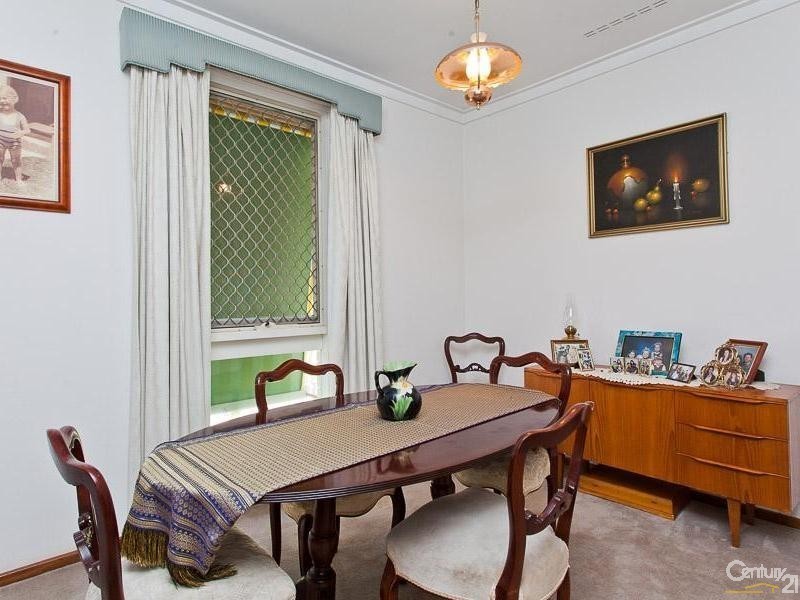 61 Glyndebourne Avenue, Thornlie WA 6108