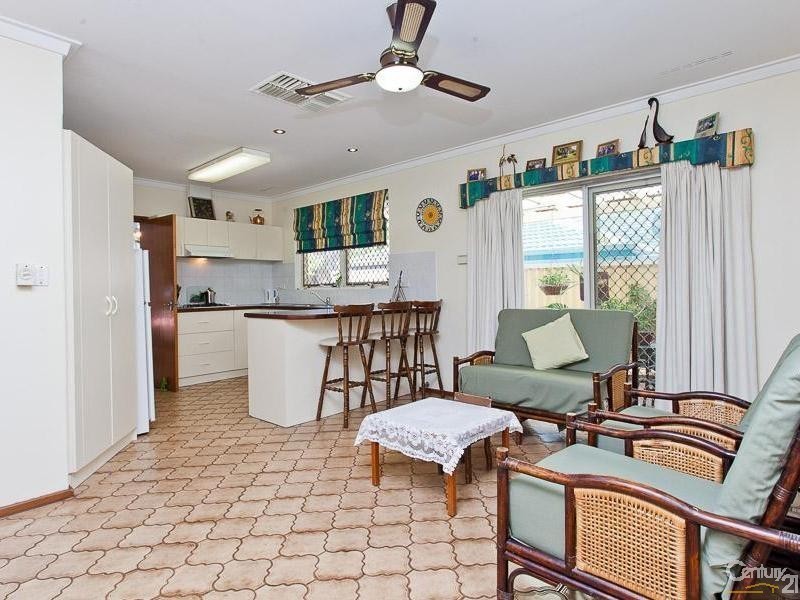 61 Glyndebourne Avenue, Thornlie WA 6108