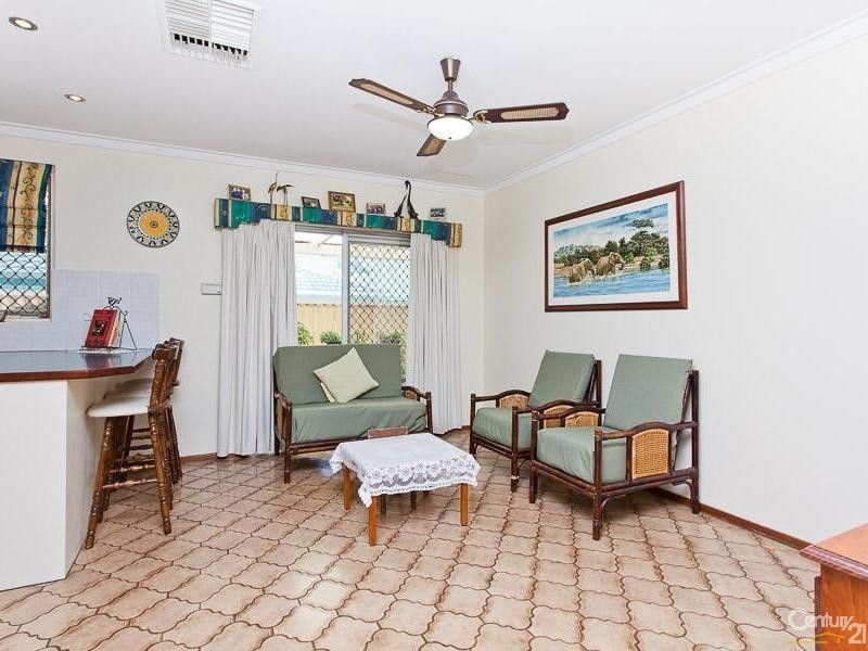 61 Glyndebourne Avenue, Thornlie WA 6108