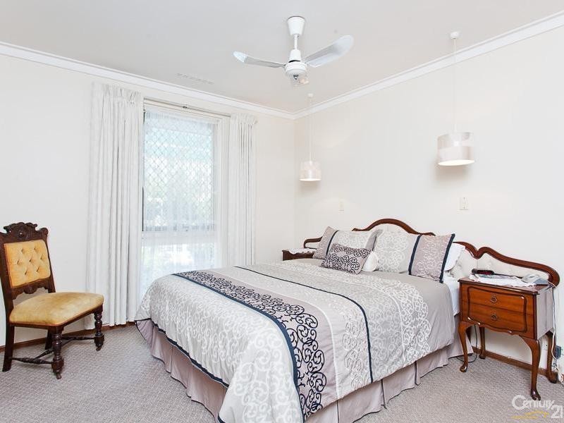 61 Glyndebourne Avenue, Thornlie WA 6108