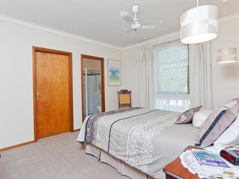 61 Glyndebourne Avenue, Thornlie WA 6108