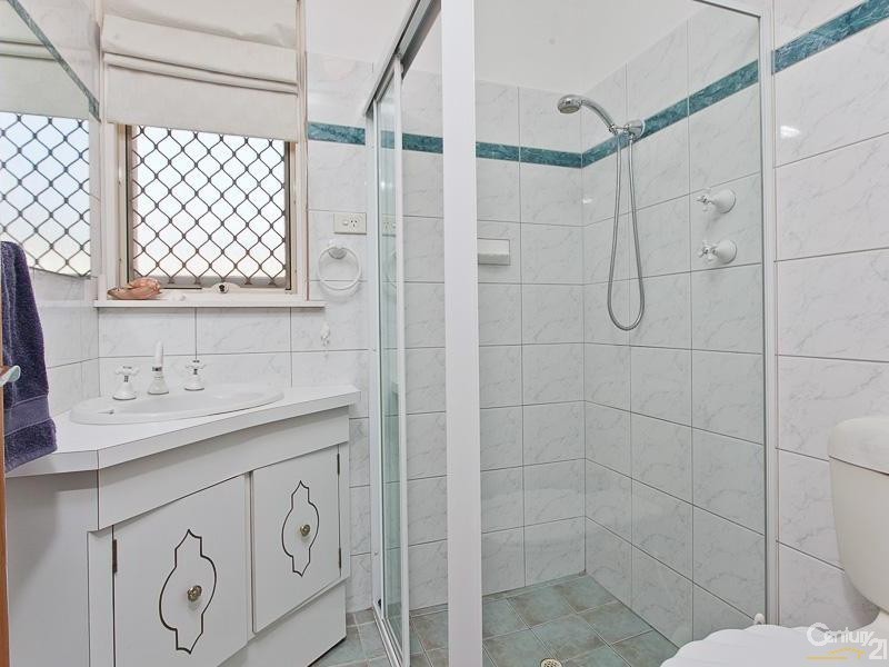 61 Glyndebourne Avenue, Thornlie WA 6108