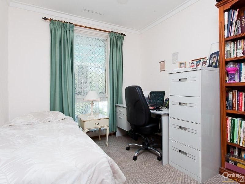 61 Glyndebourne Avenue, Thornlie WA 6108