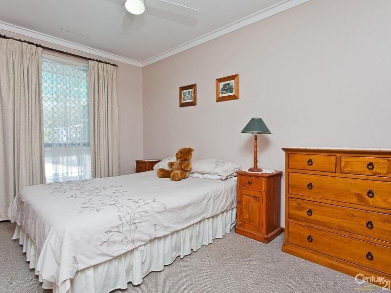 61 Glyndebourne Avenue, Thornlie WA 6108