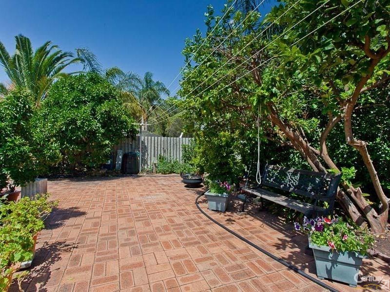 61 Glyndebourne Avenue, Thornlie WA 6108