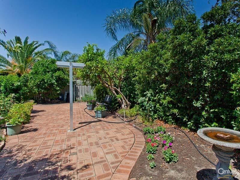 61 Glyndebourne Avenue, Thornlie WA 6108