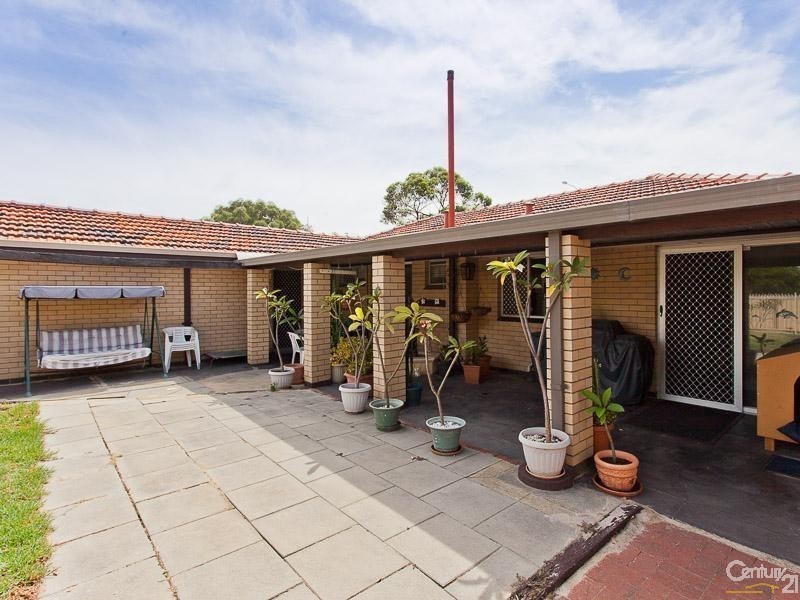 18 Olga Road, Maddington WA 6109