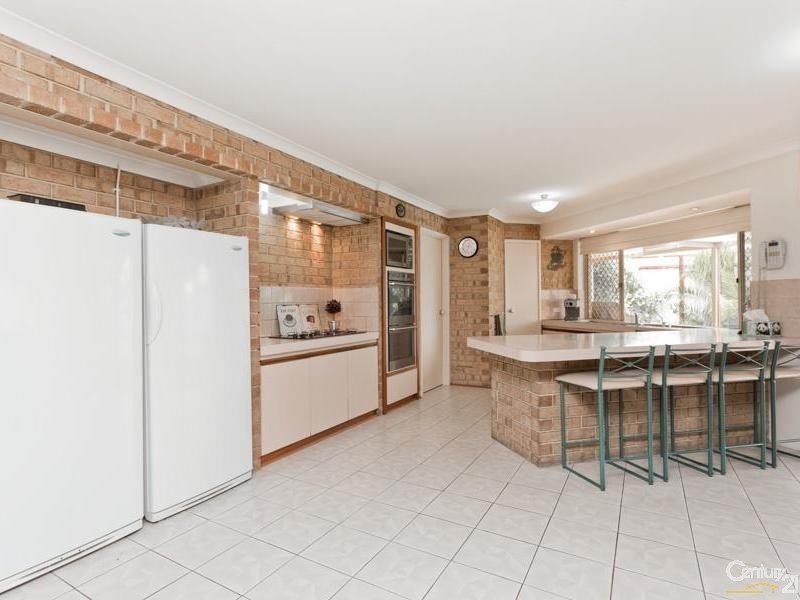 16 Meadowbrook Drive, Parkwood WA 6147