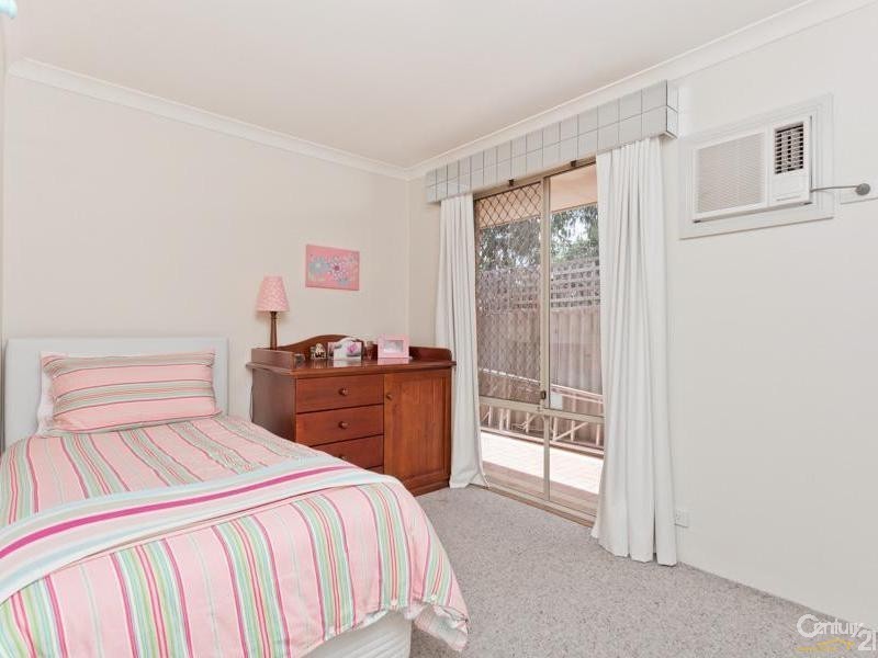 16 Meadowbrook Drive, Parkwood WA 6147