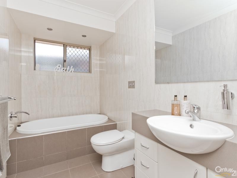 16 Meadowbrook Drive, Parkwood WA 6147