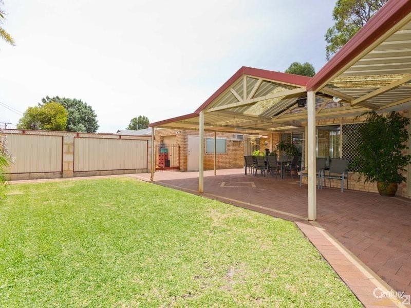 16 Meadowbrook Drive, Parkwood WA 6147