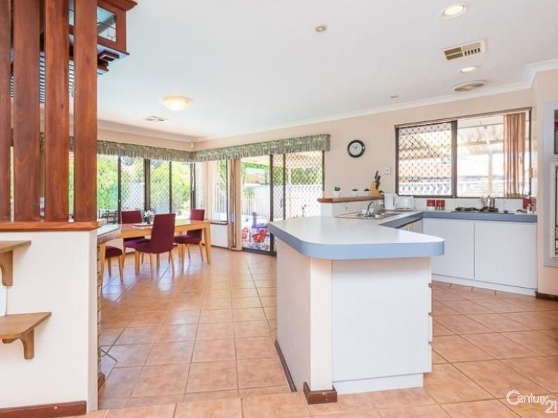 24 Murdoch Road, Thornlie WA 6108