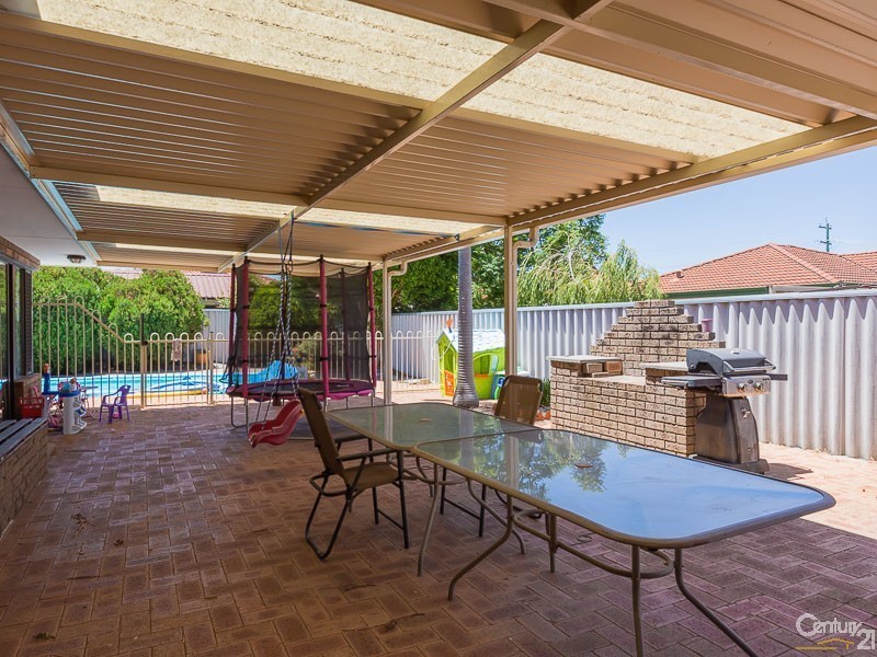 24 Murdoch Road, Thornlie WA 6108