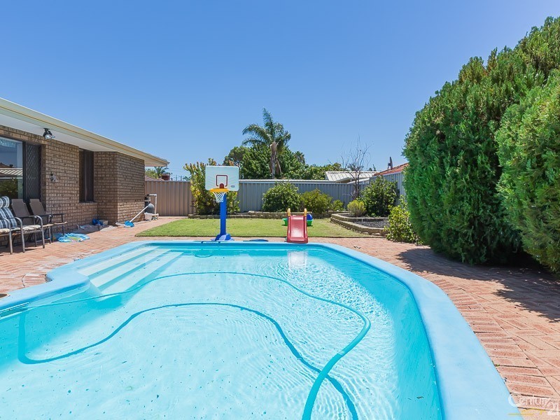 24 Murdoch Road, Thornlie WA 6108