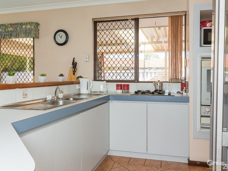 24 Murdoch Road, Thornlie WA 6108