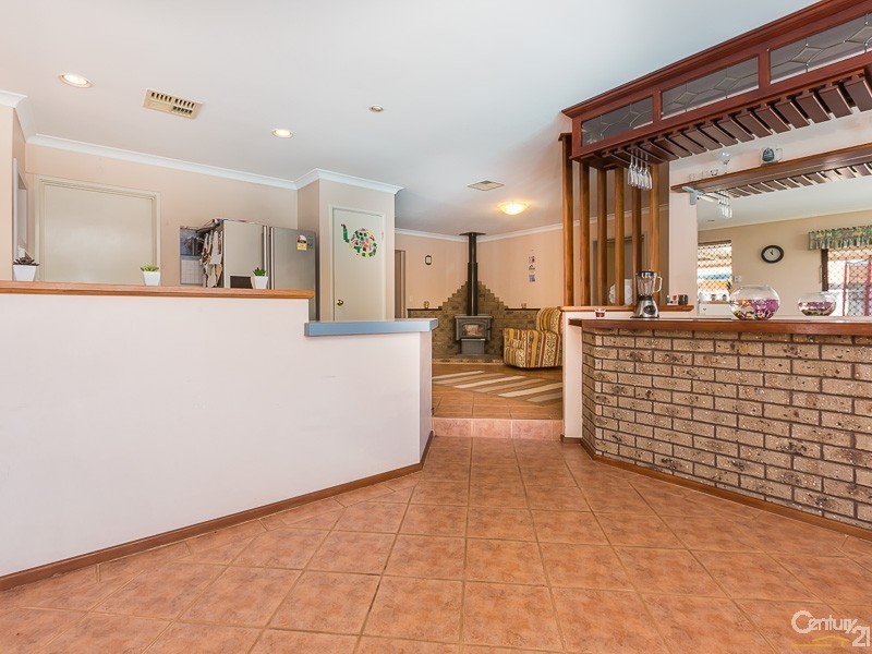 24 Murdoch Road, Thornlie WA 6108