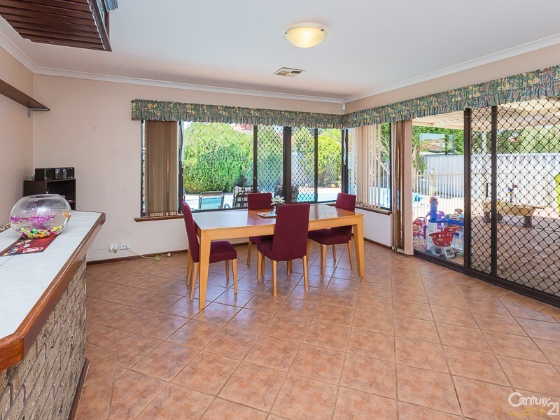 24 Murdoch Road, Thornlie WA 6108