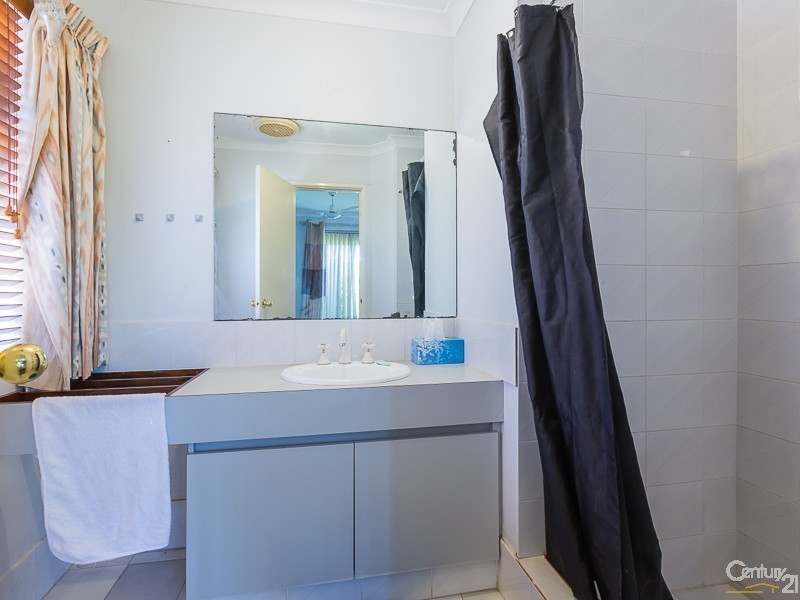 24 Murdoch Road, Thornlie WA 6108