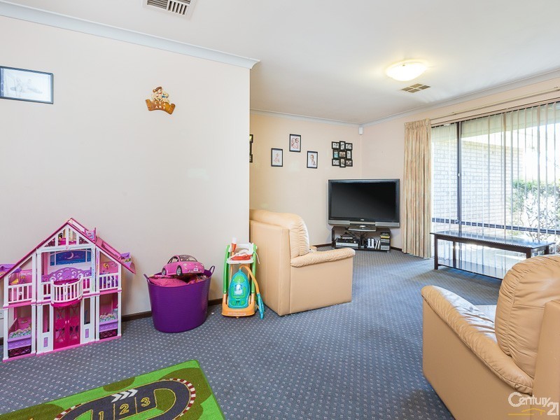 24 Murdoch Road, Thornlie WA 6108