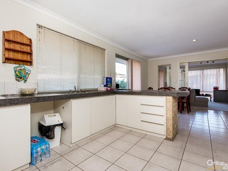 13 Tritonia Rise, Thornlie WA 6108