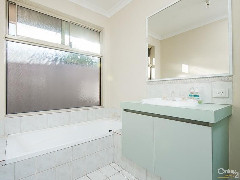 13 Tritonia Rise, Thornlie WA 6108