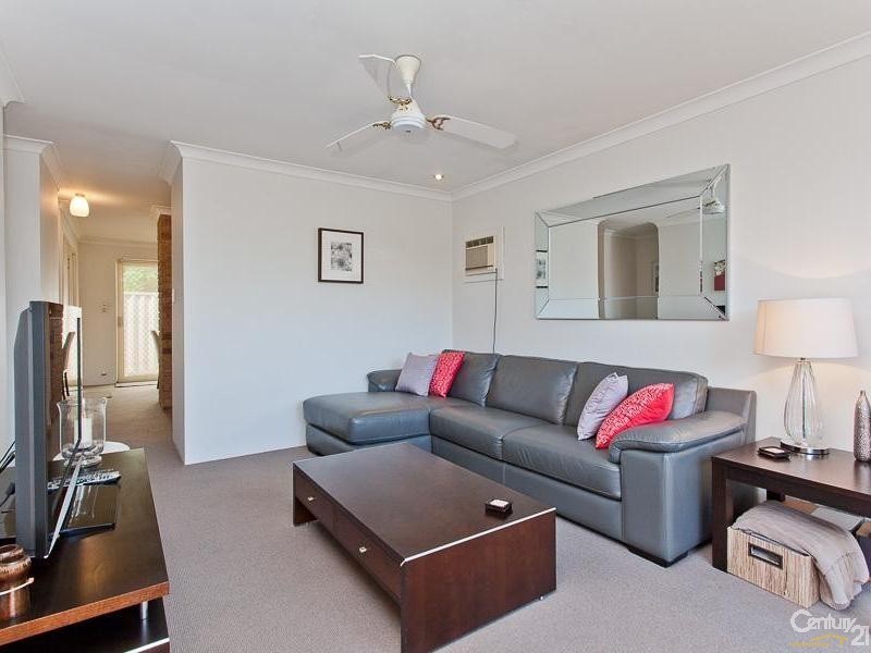 4/12 Brosnan Street, Dianella WA 6059