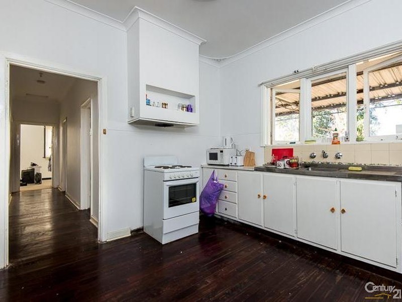 4 The Crescent, Maddington WA 6109