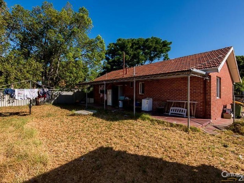 4 The Crescent, Maddington WA 6109