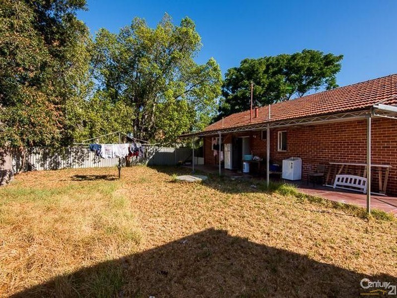 4 The Crescent, Maddington WA 6109