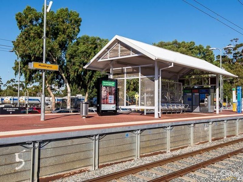 4 The Crescent, Maddington WA 6109