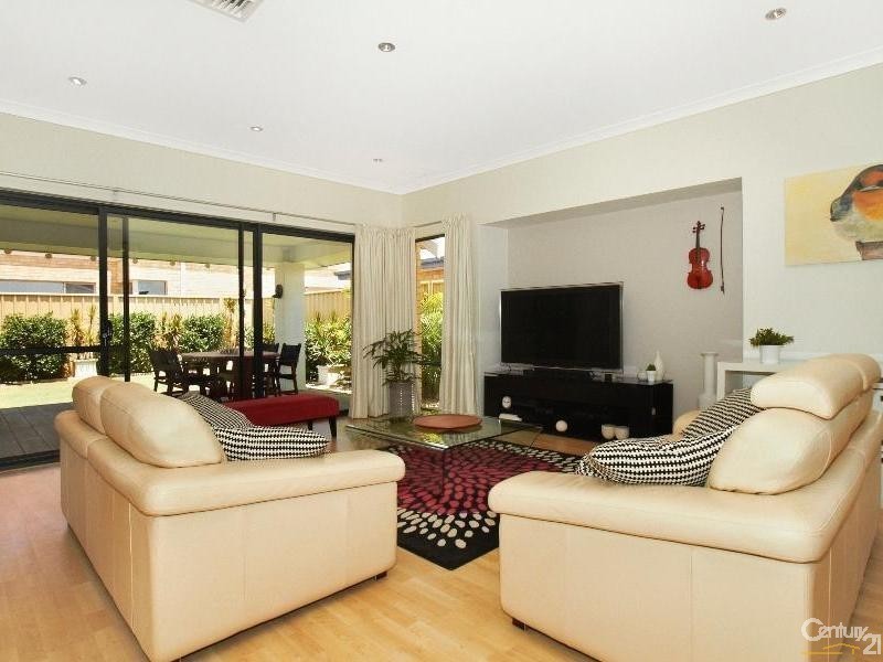 20 Wiltshire Avenue, Thornlie WA 6108