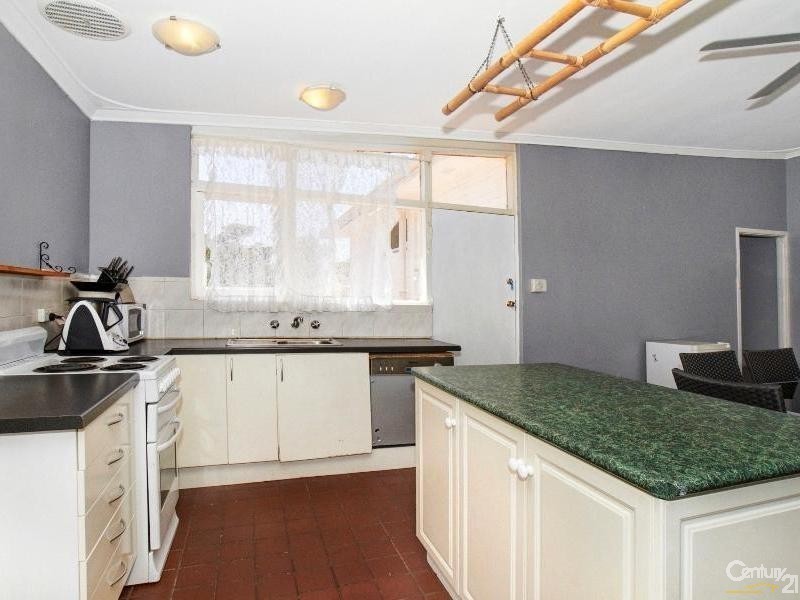 55 Gilmore Ave, Orelia WA 6167