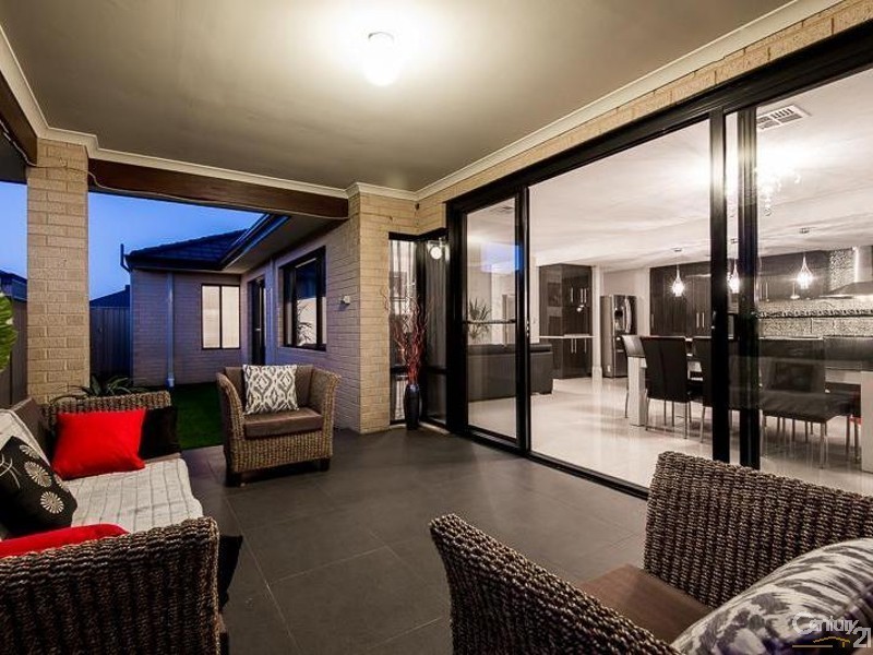 8 Paspalum Street, Piara Waters WA 6112