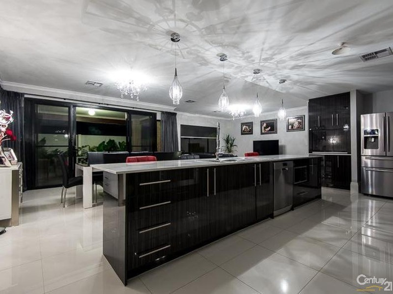 8 Paspalum Street, Piara Waters WA 6112