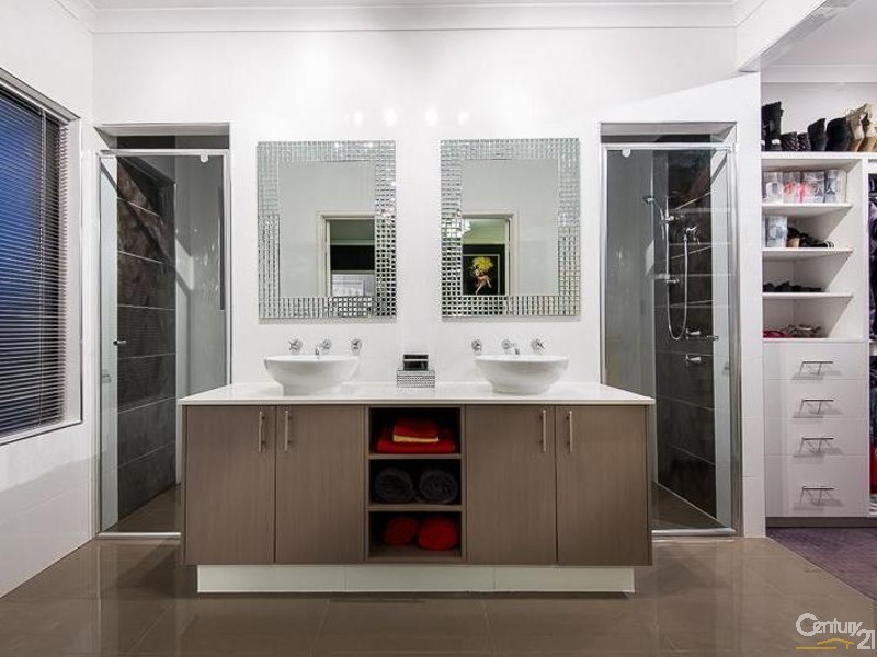 8 Paspalum Street, Piara Waters WA 6112