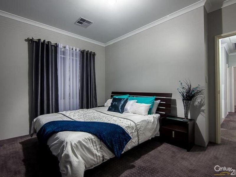 8 Paspalum Street, Piara Waters WA 6112