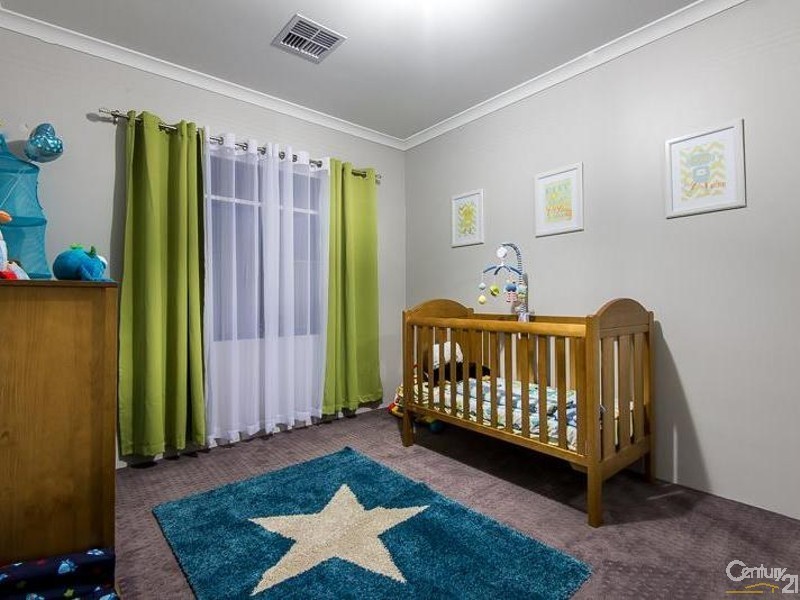 8 Paspalum Street, Piara Waters WA 6112