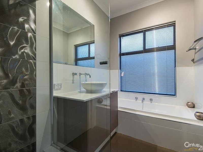 8 Paspalum Street, Piara Waters WA 6112