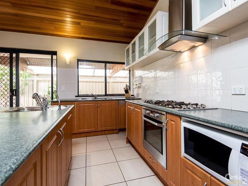 65 Fennell Crescent, Wattle Grove WA 6107