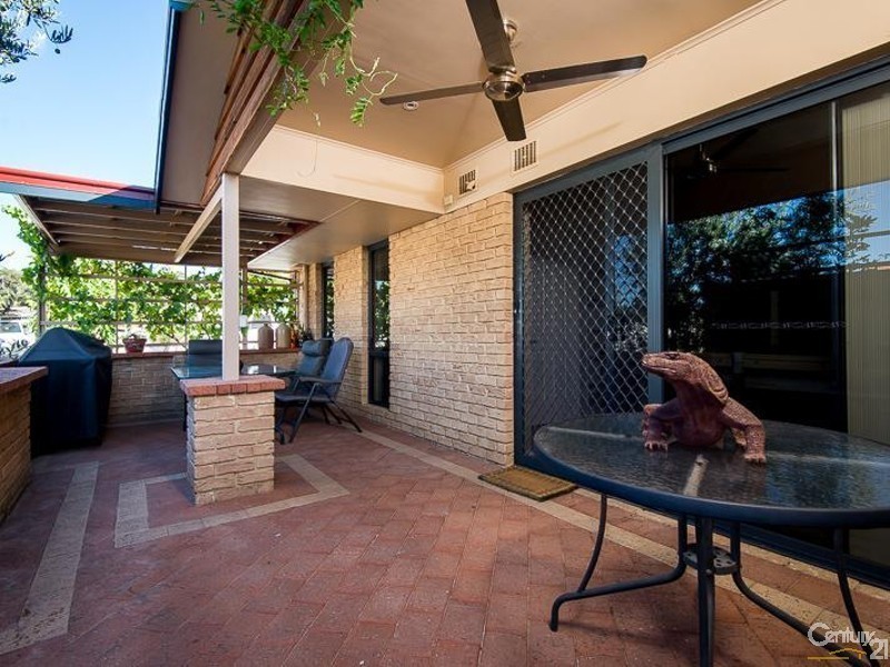 65 Fennell Crescent, Wattle Grove WA 6107