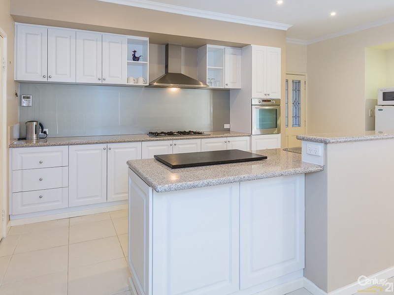 6 Vellender Road, Bedfordale WA 6112