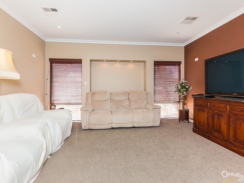 6 Vellender Road, Bedfordale WA 6112