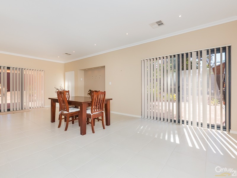 6 Vellender Road, Bedfordale WA 6112