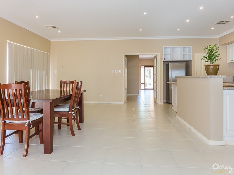 6 Vellender Road, Bedfordale WA 6112