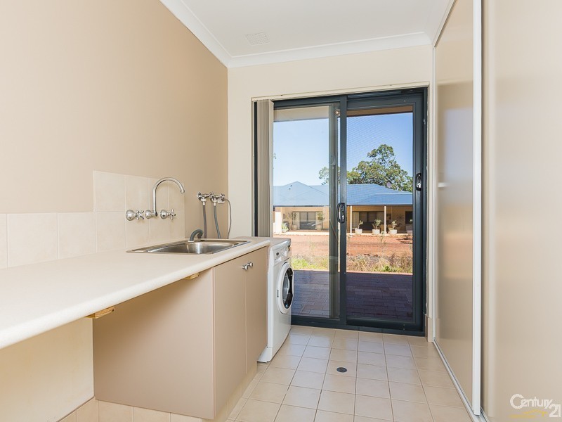 6 Vellender Road, Bedfordale WA 6112